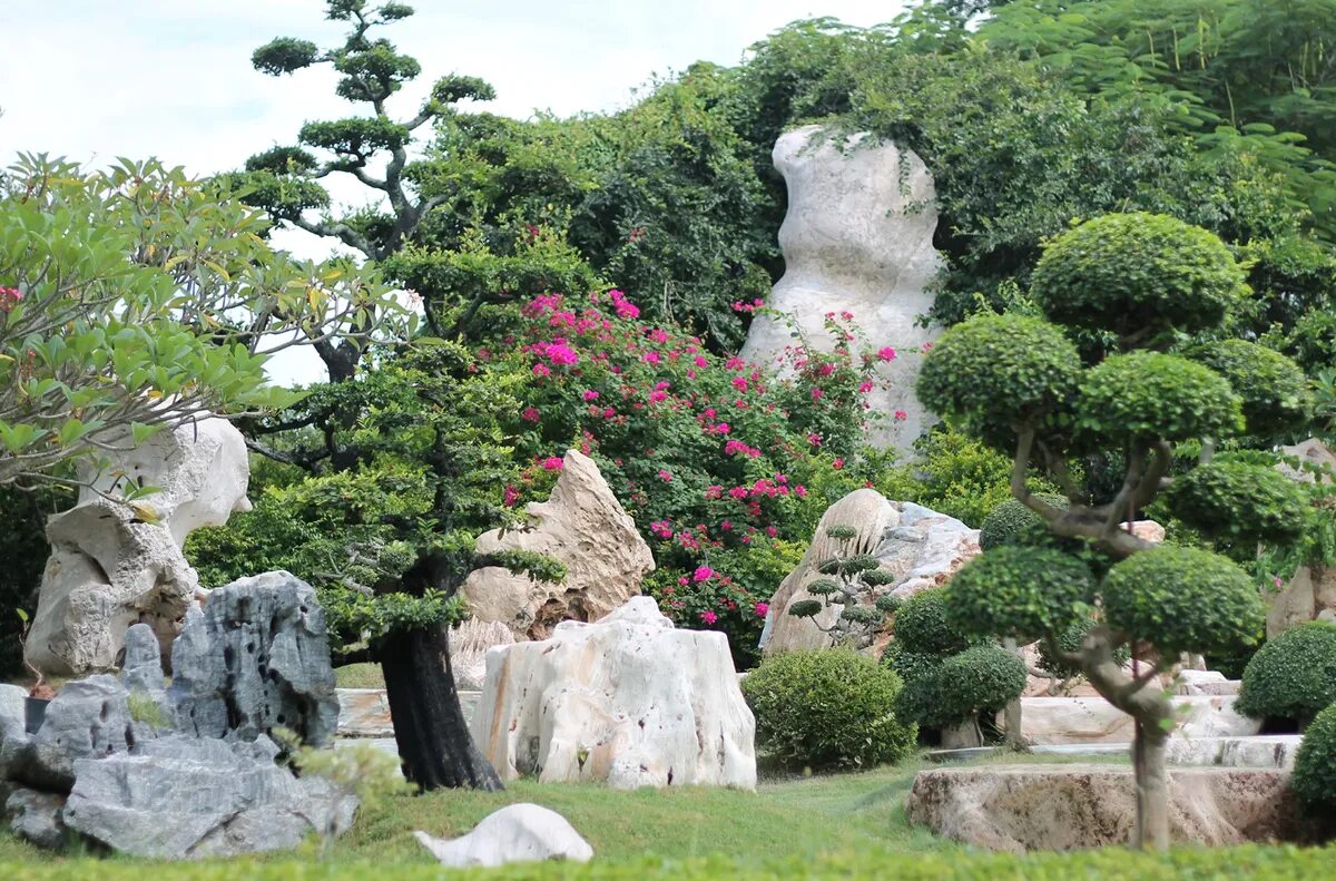 Stone park. Сад миллионолетних камней Паттайя. Парк миллионолетних камней в Таиланде. Сад камней Тайланд. Мишань парк камней.