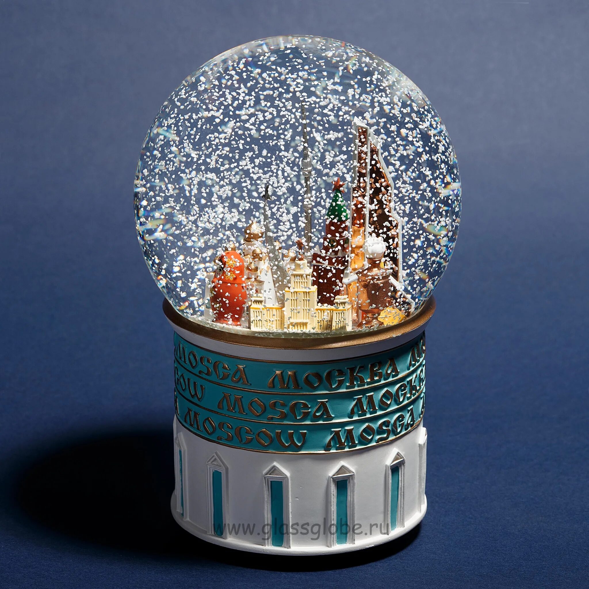Как называется шар со снегом внутри стеклянный. Snow globe снежный-шар. midland снежный шар. снежный шар glassglobe &quot;домик в лесу&quot;. снежный хрустальный шар.