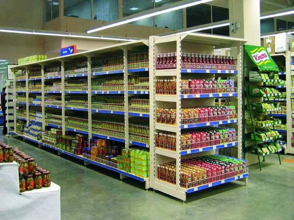 Supermarket simulator стеллаж. Стеллажи для магазина. Выкладка в магазине. Стеллажи для торгового зала. Стеллаж магазинный.