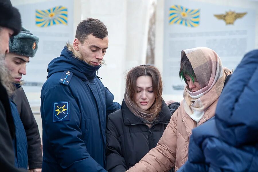 Взрывы в летке энгельс. Похороны военных погибших в Энгельсе. Похороны военных в Энгельсе. Похороны военнослужащих в Энгельсе.