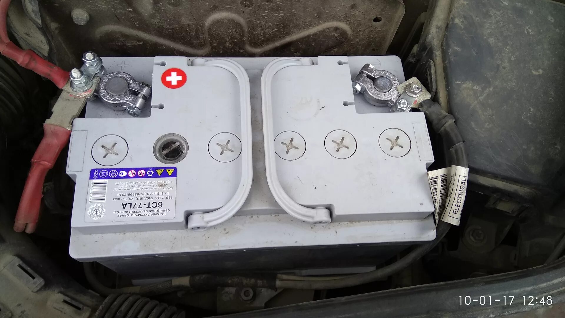 Какой аккумулятор стоит на дастер 2.0. Аккумулятор renault duster 2.0. акб дастер 1.6. аккумулятор рено дастер 1.6. аккумулятор для рено дастер 2.0 оригинал.