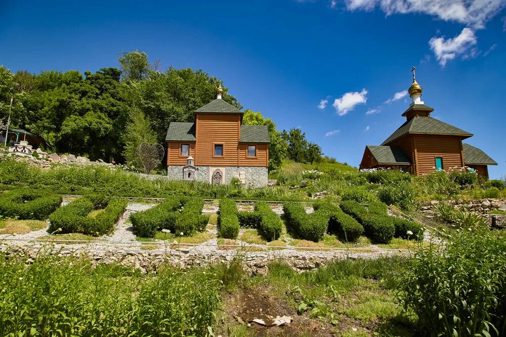 Родники николаев. Парк Родник города Пятигорск. Парк отель Родник Пятигорск. Парк Родник Ессентуки.