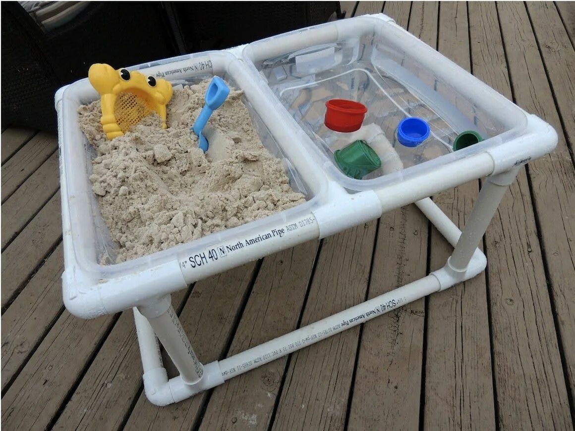 Столик для воды. Песочница из пластиковых труб. Песочница из труб ПВХ. Стол для игры с песком и водой из пластиковых труб. Игрушка для песочника из труб.