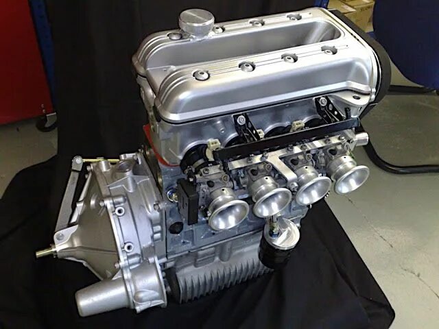 Какой двигатель в мини. BMW k100 мотор. BMW k1100 двигатель. BMW K 1100lt двигатель. Двигатель мотоцикла БМВ К 100lt.