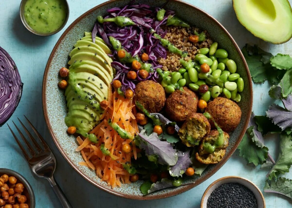 Красивые блюда. Диетические столы. Вегетарианская еда. Обед вегетарианца. Стол с правильным питанием.