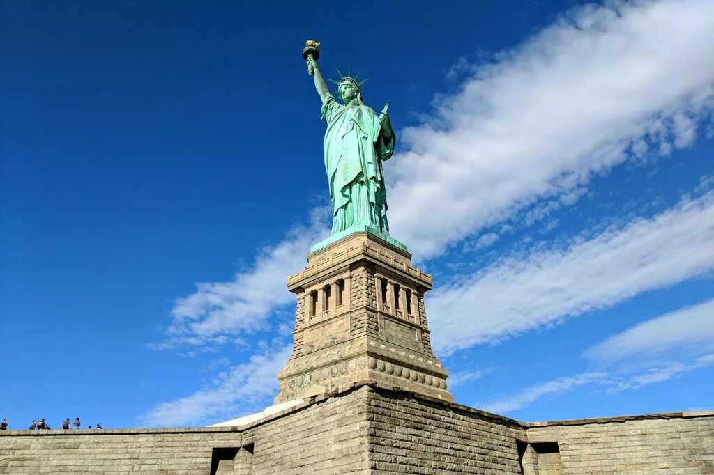 Фото статуя. Статуя свободы США. Статуя свободы Нью-Йорк. Высота статуи свободы в Нью-Йорке. Бирмингем США статуя свободы.