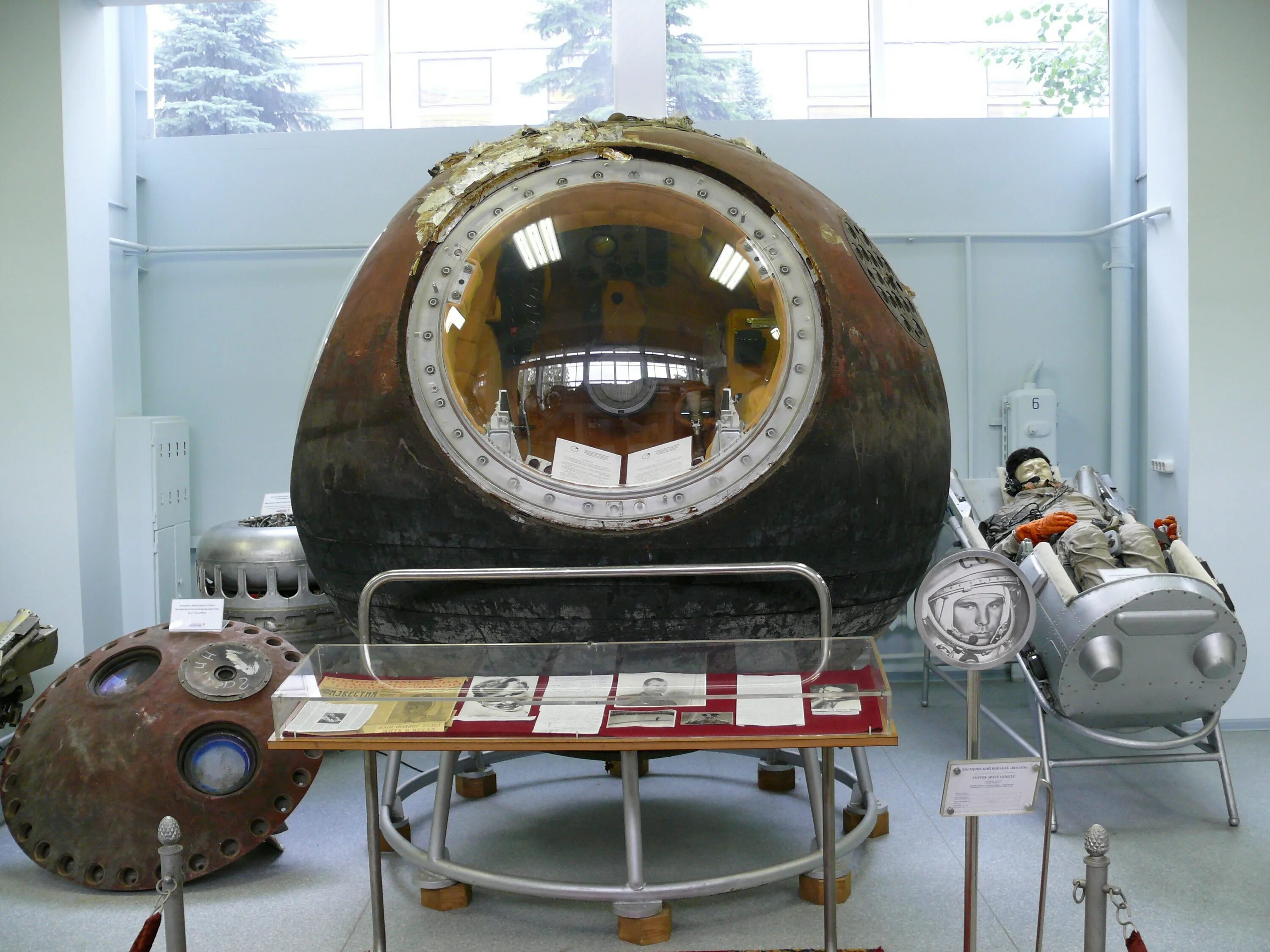 Первый космический аппарат поднявший человека. Спускаемый аппарат Восток 1 Гагарина. Спускаемый аппарат корабля «Восток-1». Капсула Гагарина Восток-1. Спускаемый аппарат корабля «Восток 3ka-2».
