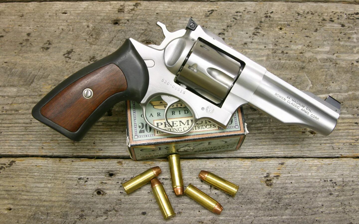 Магнум 9.8. Револьверы Ругер 45. 44 Magnum револьверные патроны. Smith&Wesson .44 Magnum Custom. Патрон Смит и Вессон.