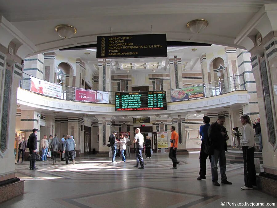 Поезд татарская омск. Вокзал Омск внутри. Вокзал Омск зал ожидания. Вокзал Омск фото внутри. Залы ожидания на ЖД вокзале в Омске.