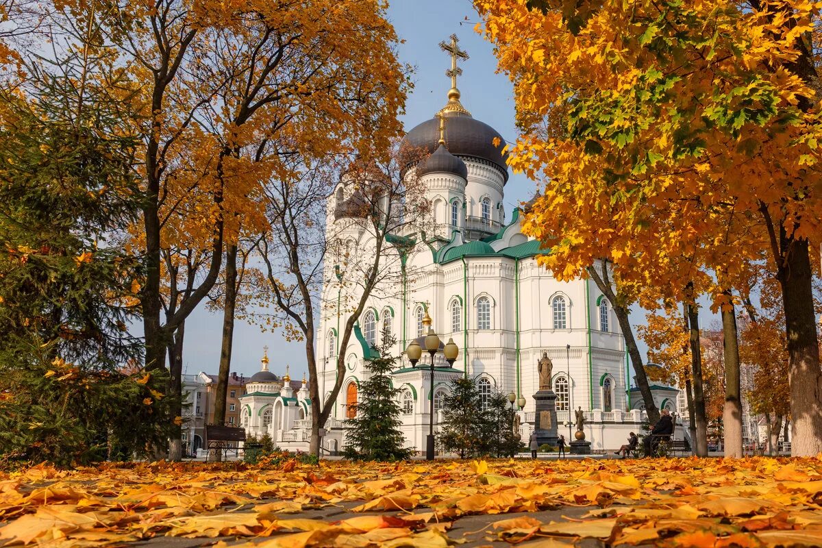 пейзаж осени. золотая осень оренбург храм. воскресенский собор осенью старая русса осенью. осенний тамбов храмы купола. собор новомучеников новодевичьего монастыря.