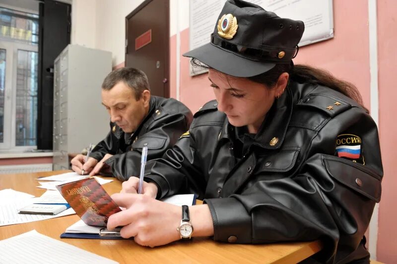 Фото оперов. Милиционер следователь. Оперативный сотрудник полиции. Оперативный работник полиции. Оперативник милиционер.