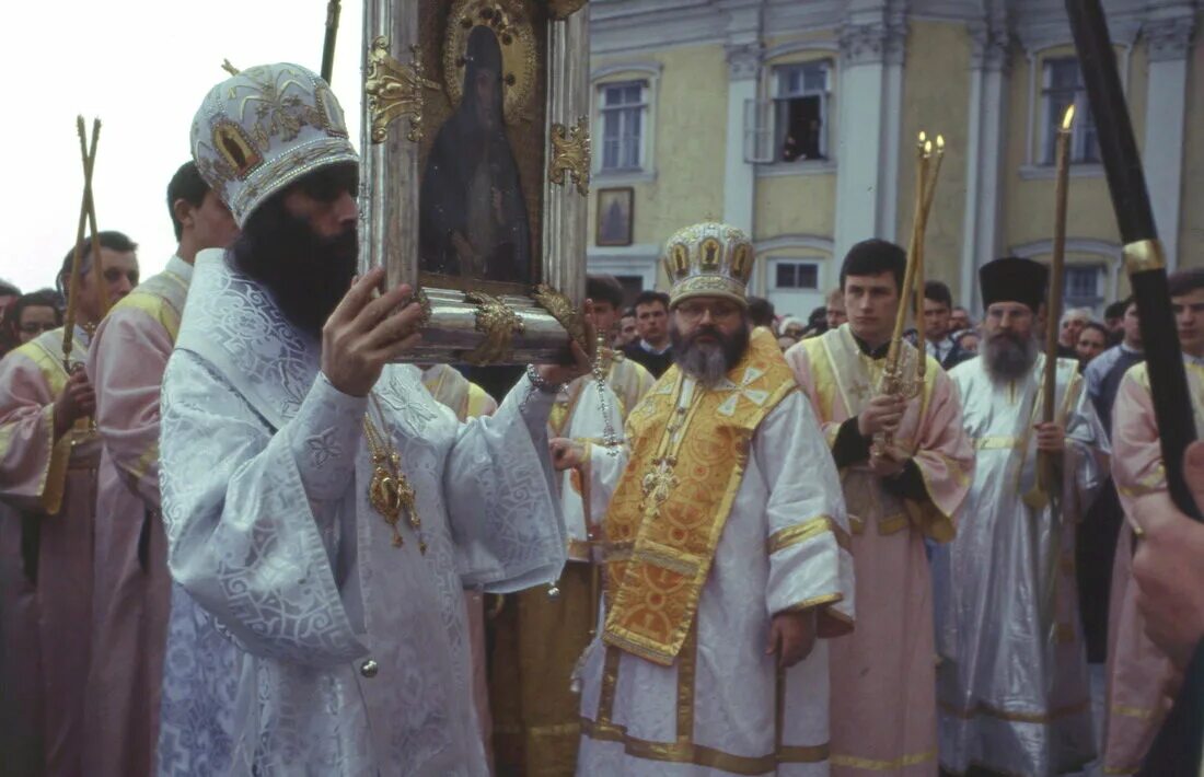 Пасха в 1991 году. Кириопасха 1991. Крестный ход в Покровке Молдова.