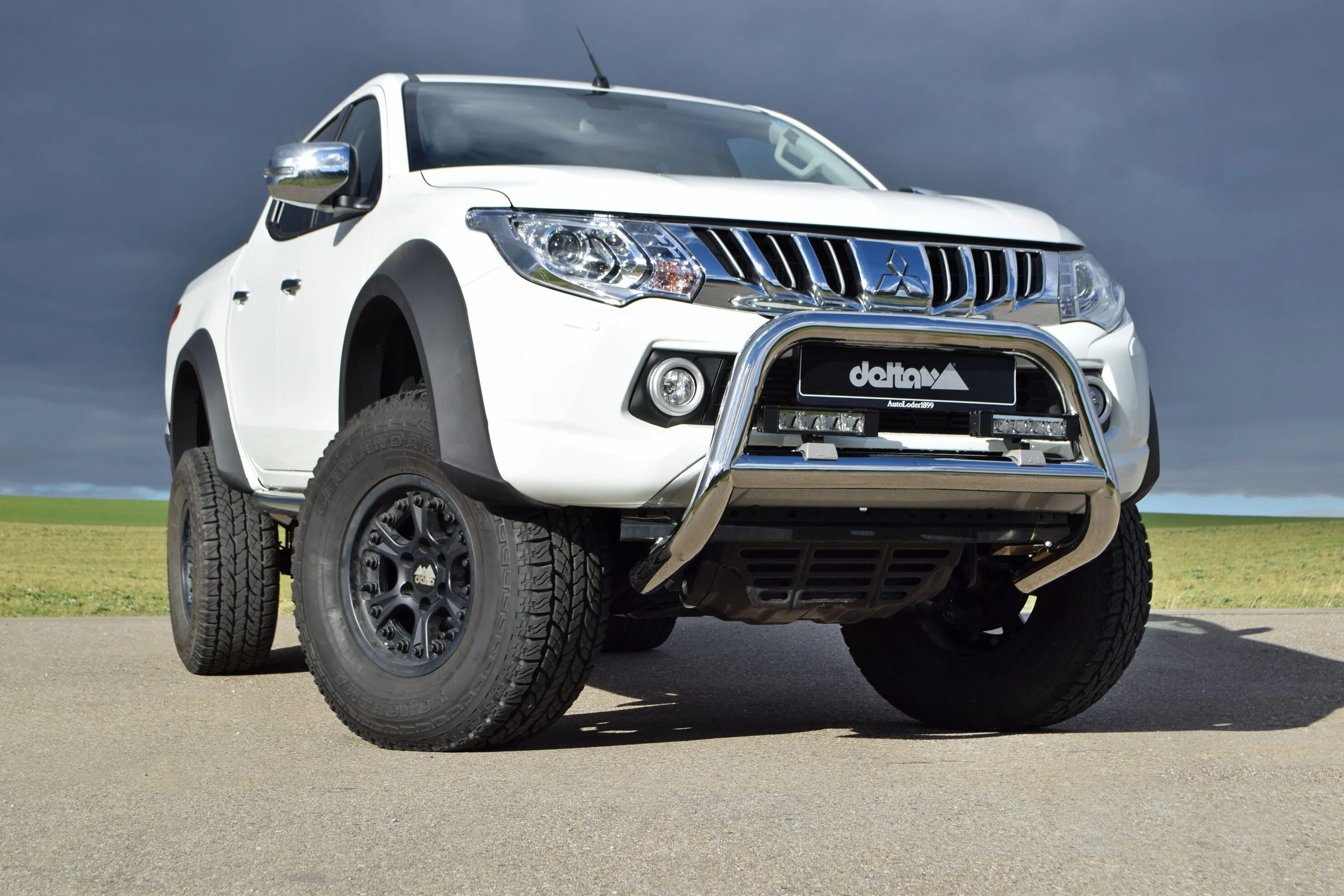 Шины l200 mitsubishi. Mitsubishi l200 Tuning. Митсубиси л200. Mitsubishi l200 4x4 2016. Mitsubishi l200 off Road.