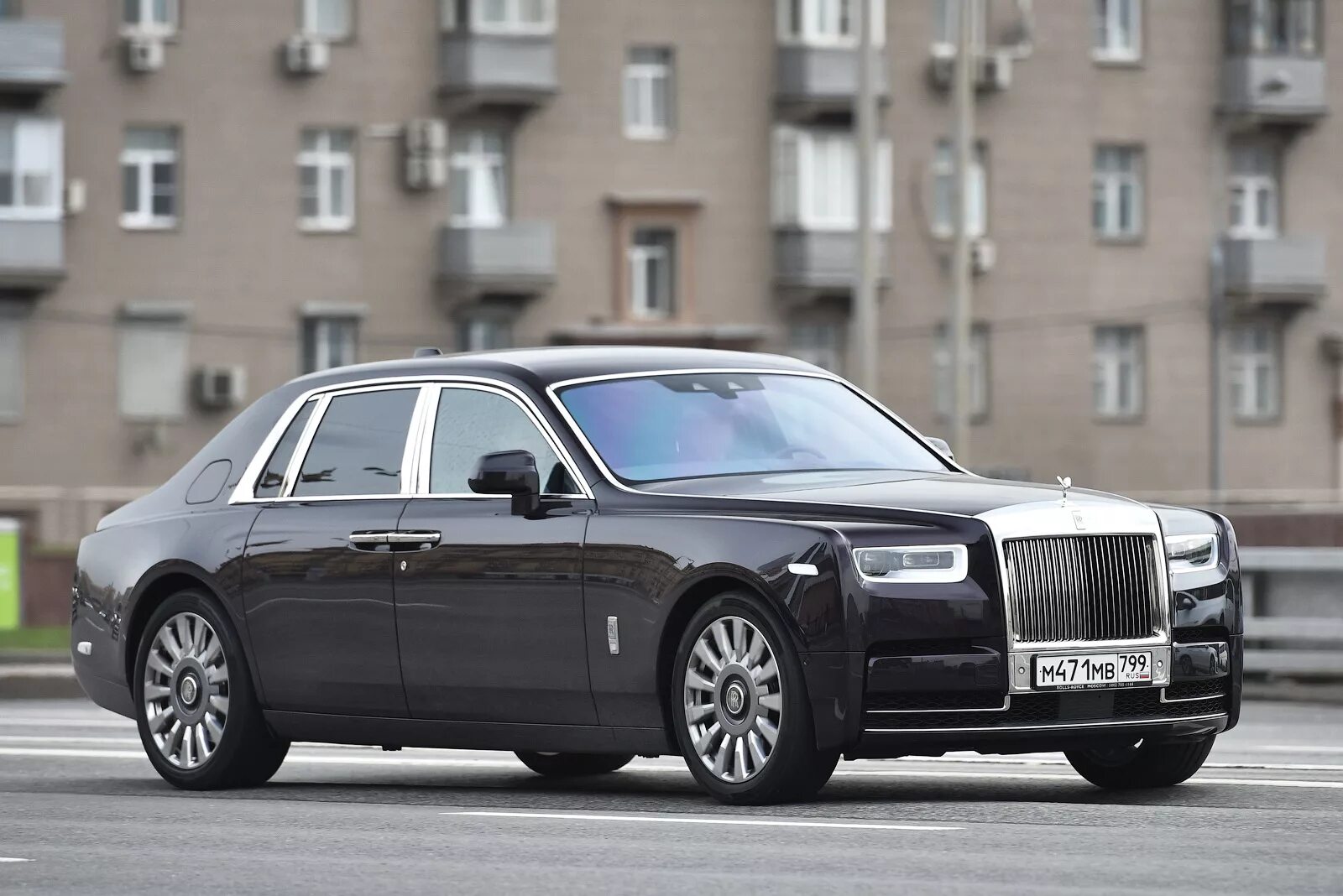 Роллс ройс россия. Роллс Ройс в Москве. Rolls Royce Phantom Москва. Роллс Ройс Пхантон 2020 года. Rolls Royce Russia.