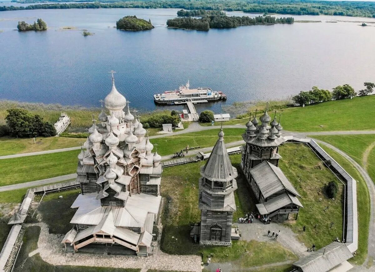 макет застройки жилого района. на территории этого архитектурного комплекса располагается. современная архитектура. кижи церковь преображения господня. московский архитектурный институт мархи : «архитектура».