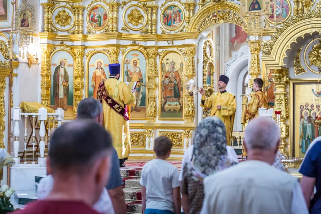 псково-печерский монастырь михайловский собор внутри. соборе ижевска. служба в михайловском соборе. служба в михайловском соборе. всенощное бдение санкт-петербург.