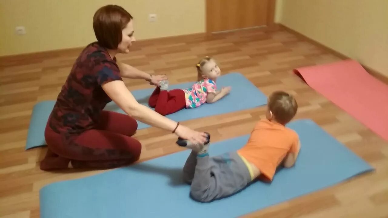 Гимнастика в игровой форме для детей. Зарядка с ребенком дцп. лфк для детей. гимнастика для детей с дцп. упражнения для детей с дцп.