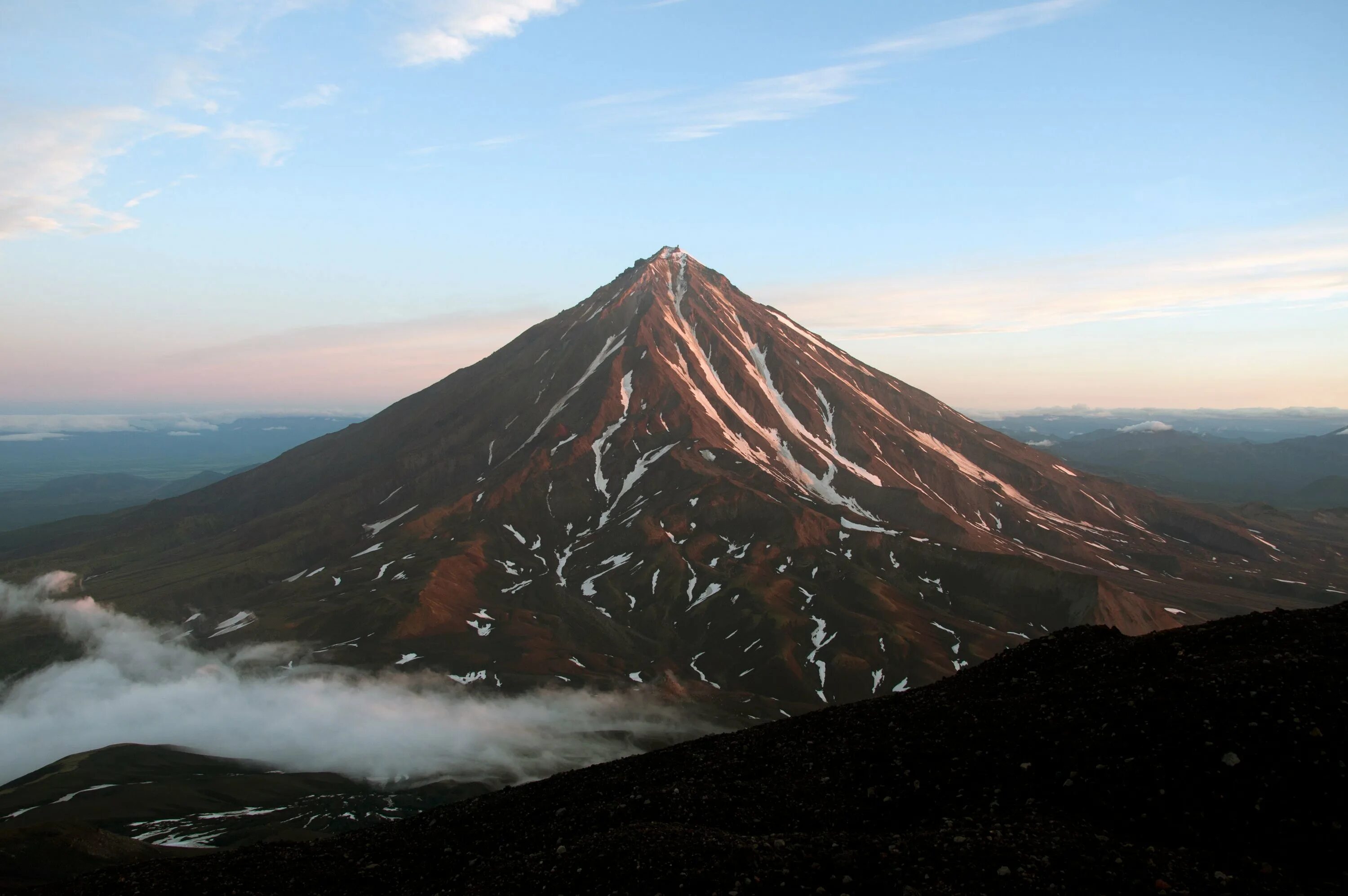 Евразия ключевская сопка. Евразия ключевская сопка. Ключевской вулкан на камчатке. Самый вулкан евразии. Ключевская сопка форма рельефа.