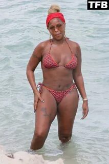 Mary J. Blige Nude.