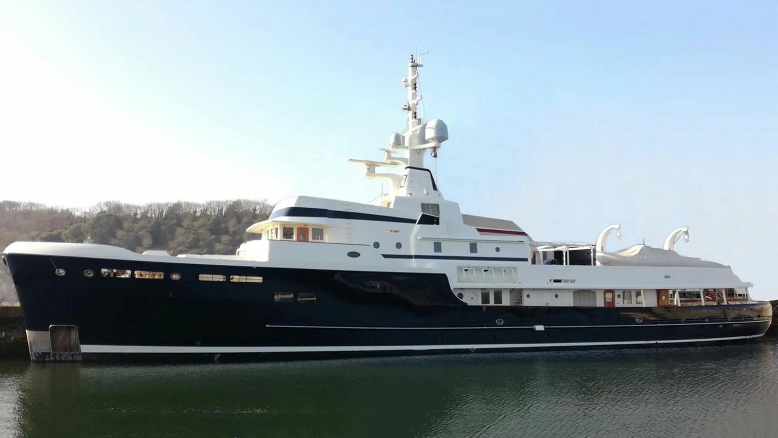 Golden yachts o'pari. Стил 52. Steel yacht. Яхта steel deluxe. Яхта attila владелец.