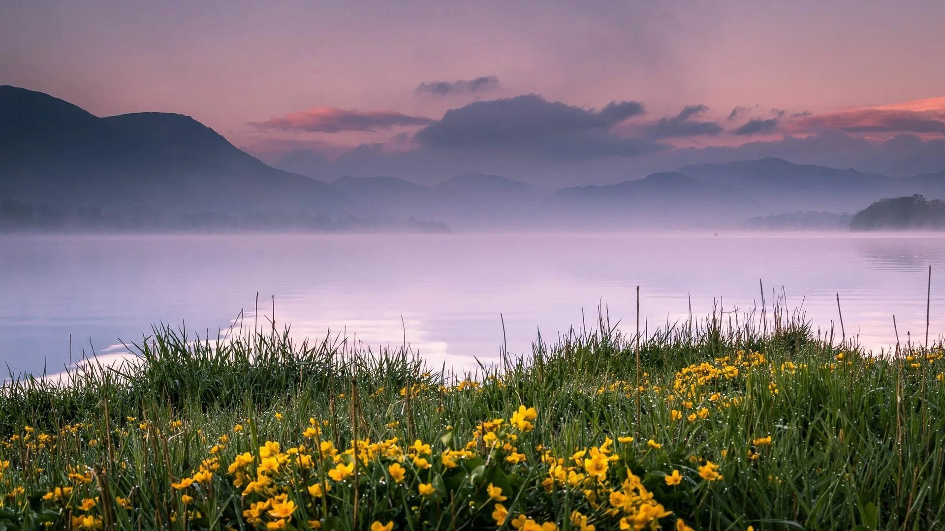 Красивая природа Востока. Фотообои Дальний вид. Горы вдалеке дымка Восход. Lake Ullswater Mountain.