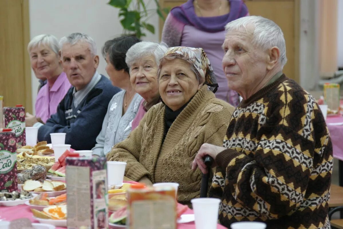 С праздником пожилых. Мероприятия ко Дню пожилых людей. День пожилого человека в России. Мероприятия празднования дня пожилого человека.