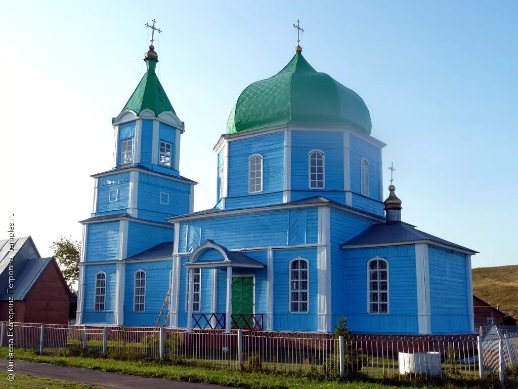 Село плавное. Храм Михаила Архангела Ишуткино. Церковь Михаила Архангела Самарская область Малое Ишуткино. Самарская область Исаклинский район Церковь с Малое Ишуткино. Храм Михаила Архангела Самарская область.