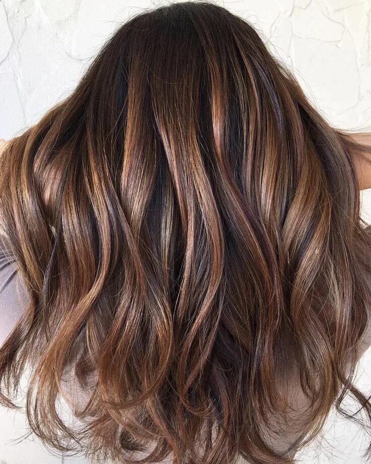 Коричневое мелирование на темных волосах фото Brown hair caramel highlights Dark hair with highlights, Brown hair with highlig