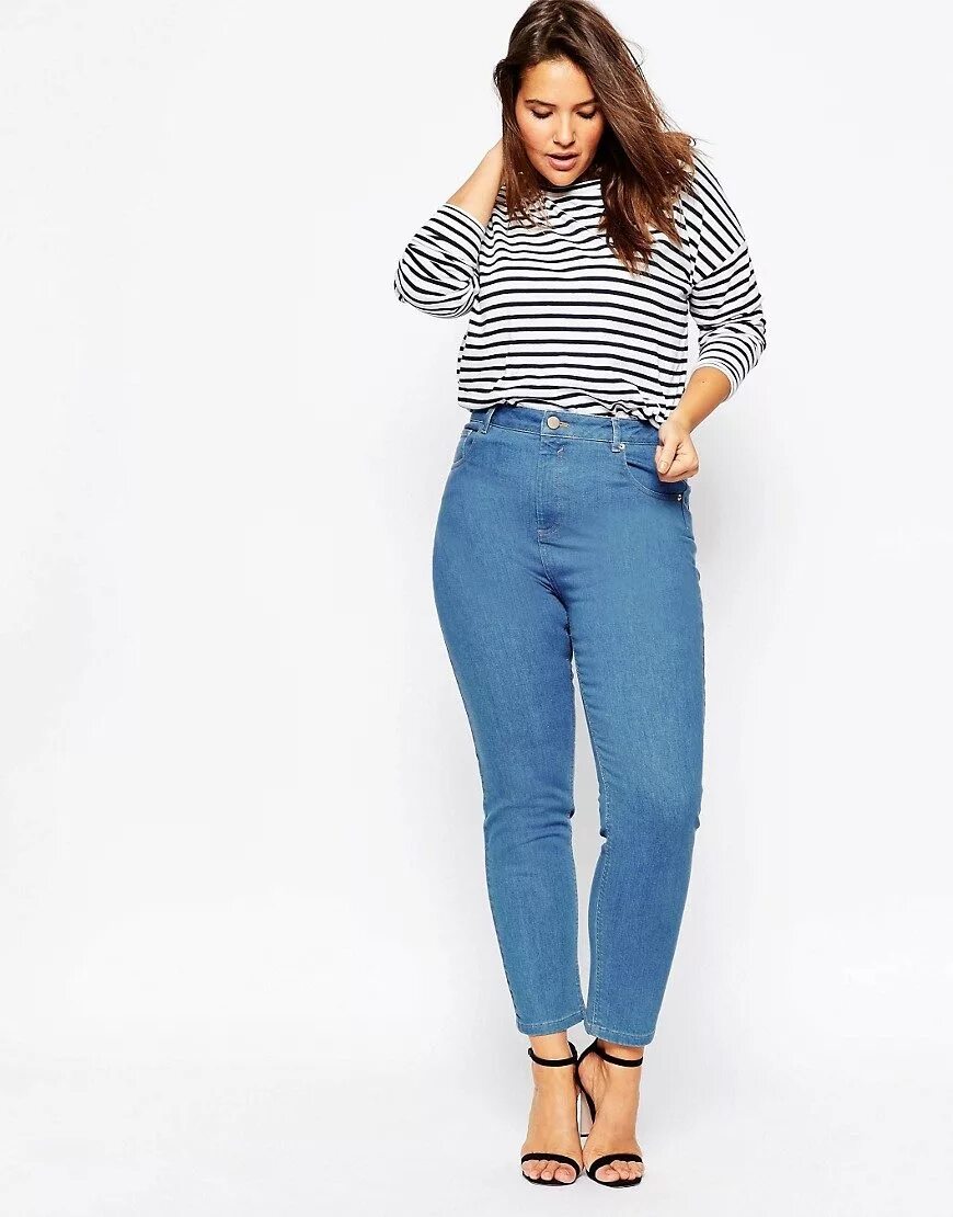Какие джинсы на полные ноги. Джинсы для полных девушек. Джинсы с завышенной талией для полных. Джинсы с высокой талией на полных. Модные джинсы для полных.