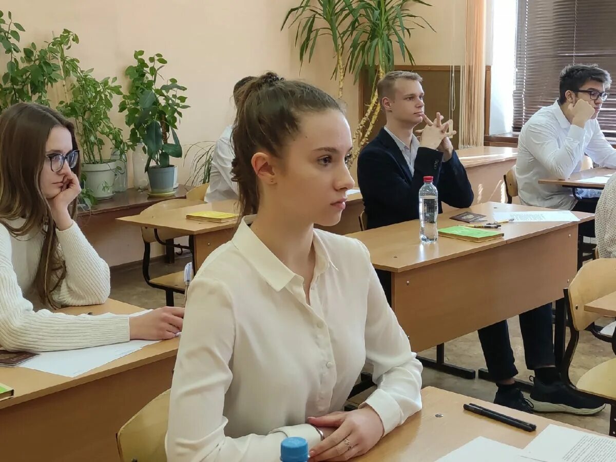 9 классники будут сдавать. Проведение егэ. Огэ школьники. Экзамен в школе 9 класс. Экзамены в 9 классе в 2023.
