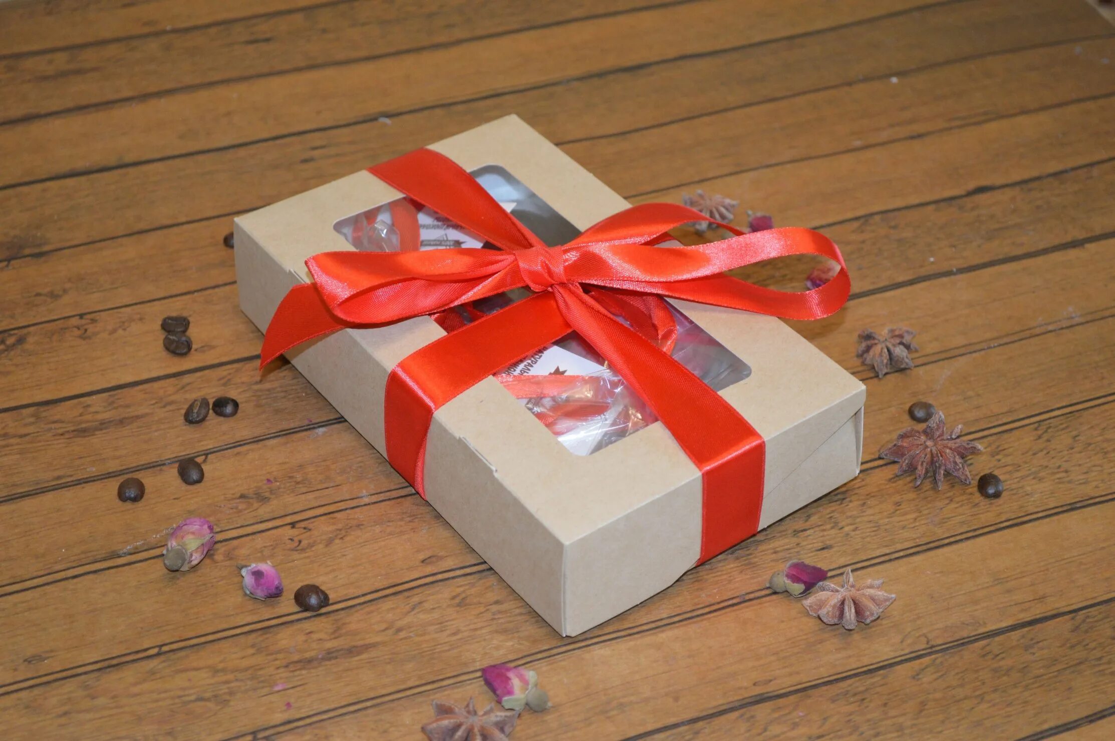 Скачать обои red, love, romantic, hearts, gift, roses, valentine`s day, раздел п