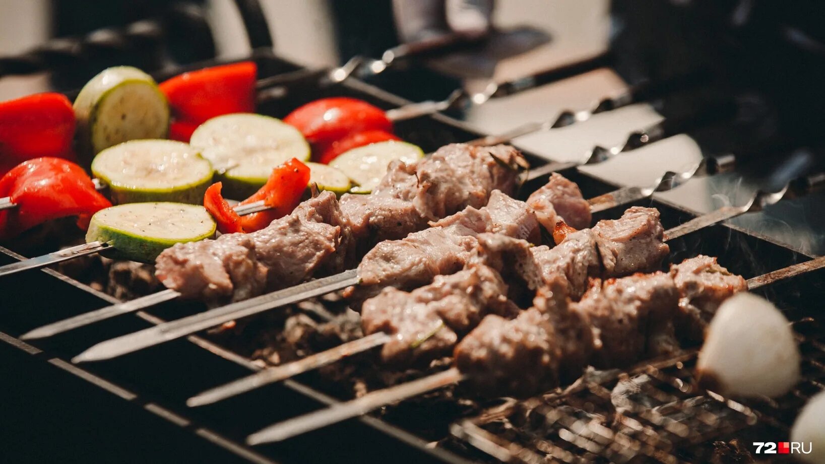 Фон шашлыки и корпоратив. Шашлык мангал меню. Мангал меню. Меню шашлычной. Казан мангал питер ресторан.