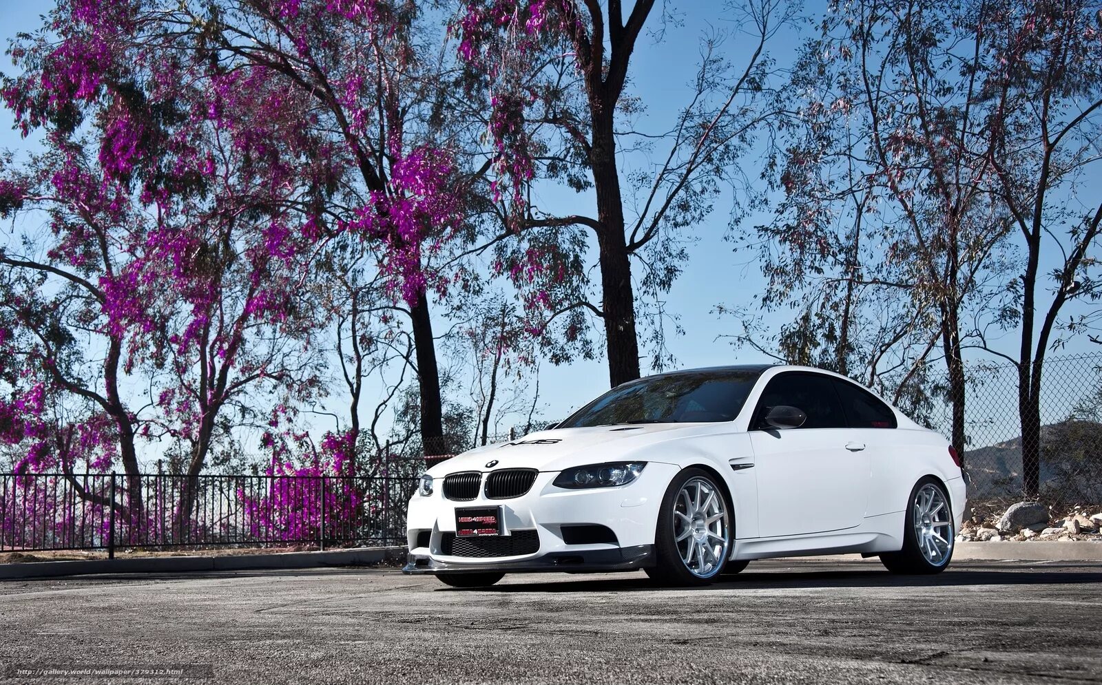 White machine. BMW m3 e92 Purple. Фиолетовая BMW e92. BMW e92 White sedan. Сиреневый BMW e92.