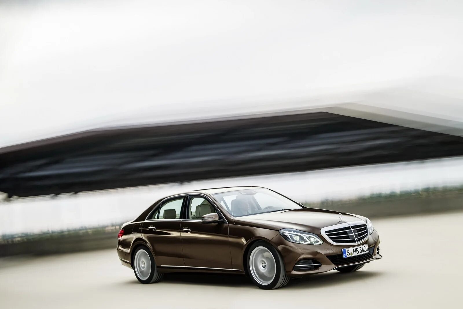 Е класс какой класс. Mercedes-benz e-class e 300. mercedes benz e300 2014. мерседес бенц е250 2014. мерседес-бенц е-класса е250.