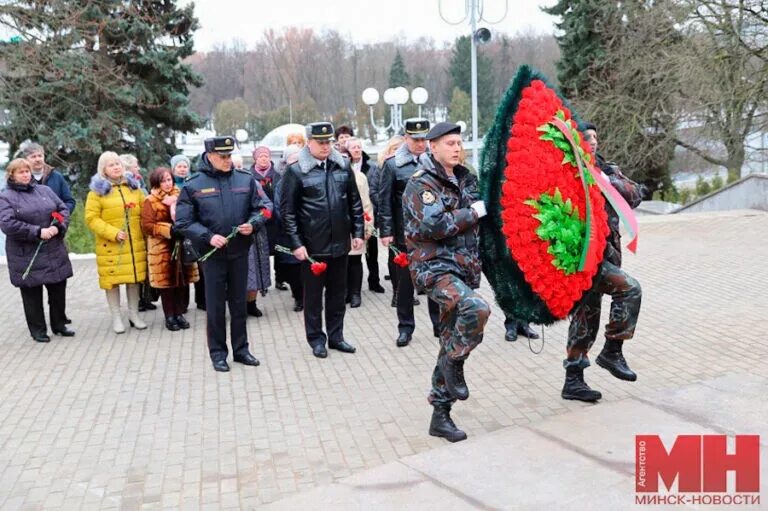 Памятник. Внутренние войска. Памятники погибшим на Украине. Погибшему сотруднику полиции. Сайт март рб