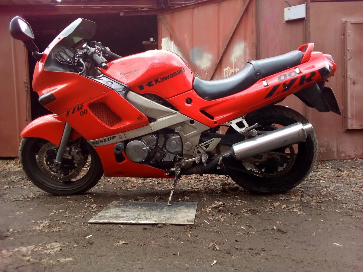 Кавасаки 1996 года. Kawasaki zxr. Zz400. Kawasaki zzr 400 1996. Kawasaki 400 1996.