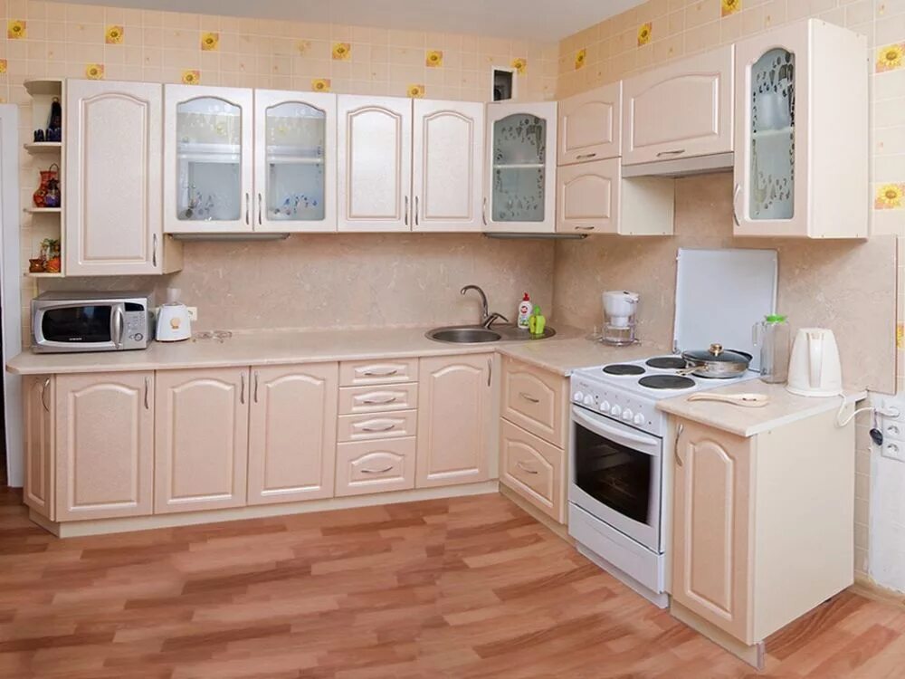 мебель кухни светлый цвет. 0 бтс. красивый кухонный гарнитур. встроенные кухни. кухонные гарнитуры встроенные угловые.