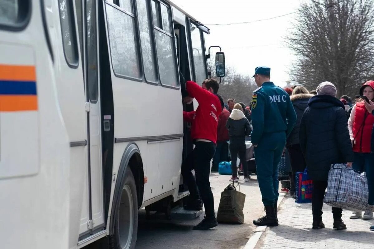 Волонтеры в мариуполе. Мариуполь Кирова. Пропавшие люди в Мариуполе. Волонтеры молодая гвардия Мариуполь.