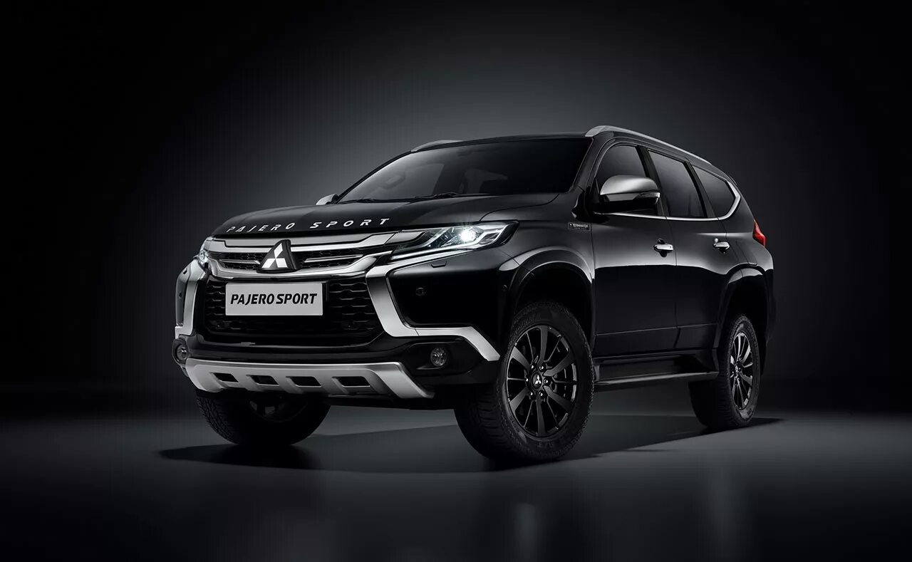 Mitsubishi новый год. Mitsubishi Pajero Sport 2021. Митсубиси Паджеро спорт 2019. Mitsubishi Pajero Sport 3 2021. Pajero Sport 2022 черный.