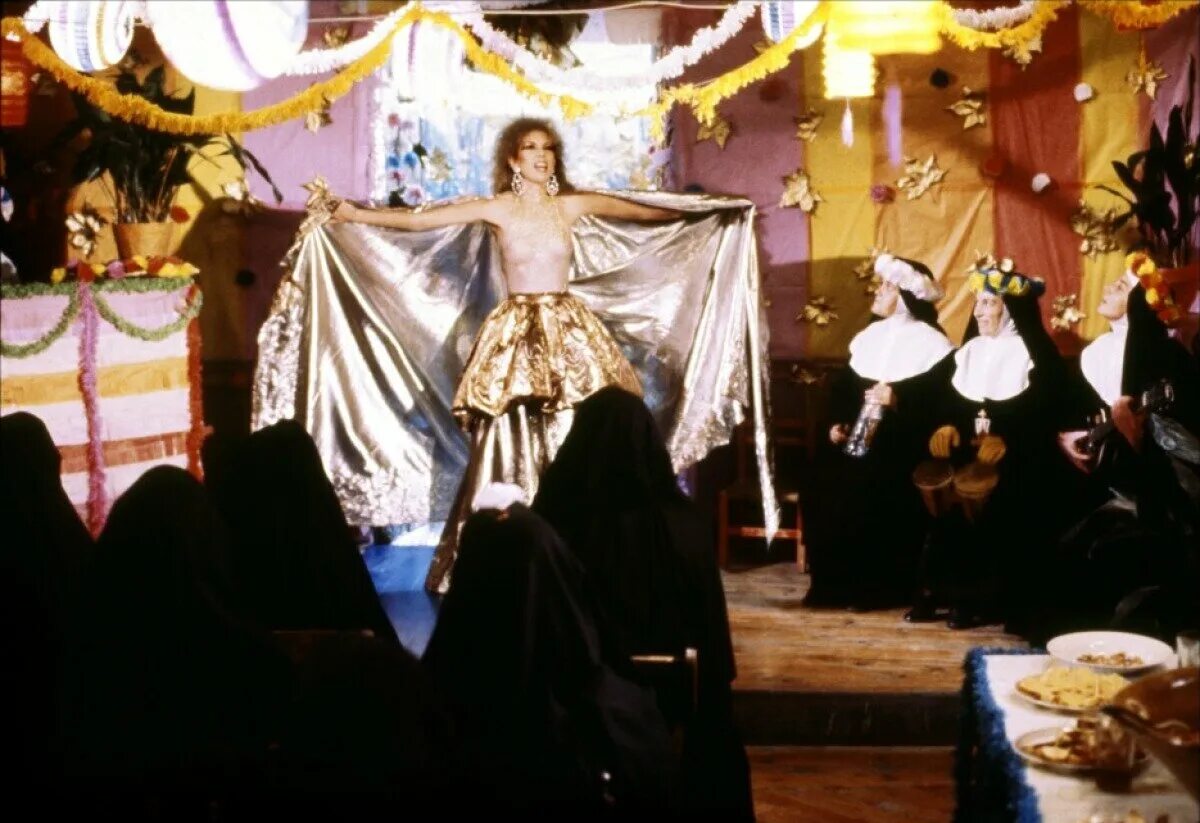 Нескромное обаяние. Нескромное обаяние еврейской души. Кристина санчес паскуаль. Аргентинский сериал про молодую монахиню/которая поет. Педро альмодовар фильм обложка тигр монашка.