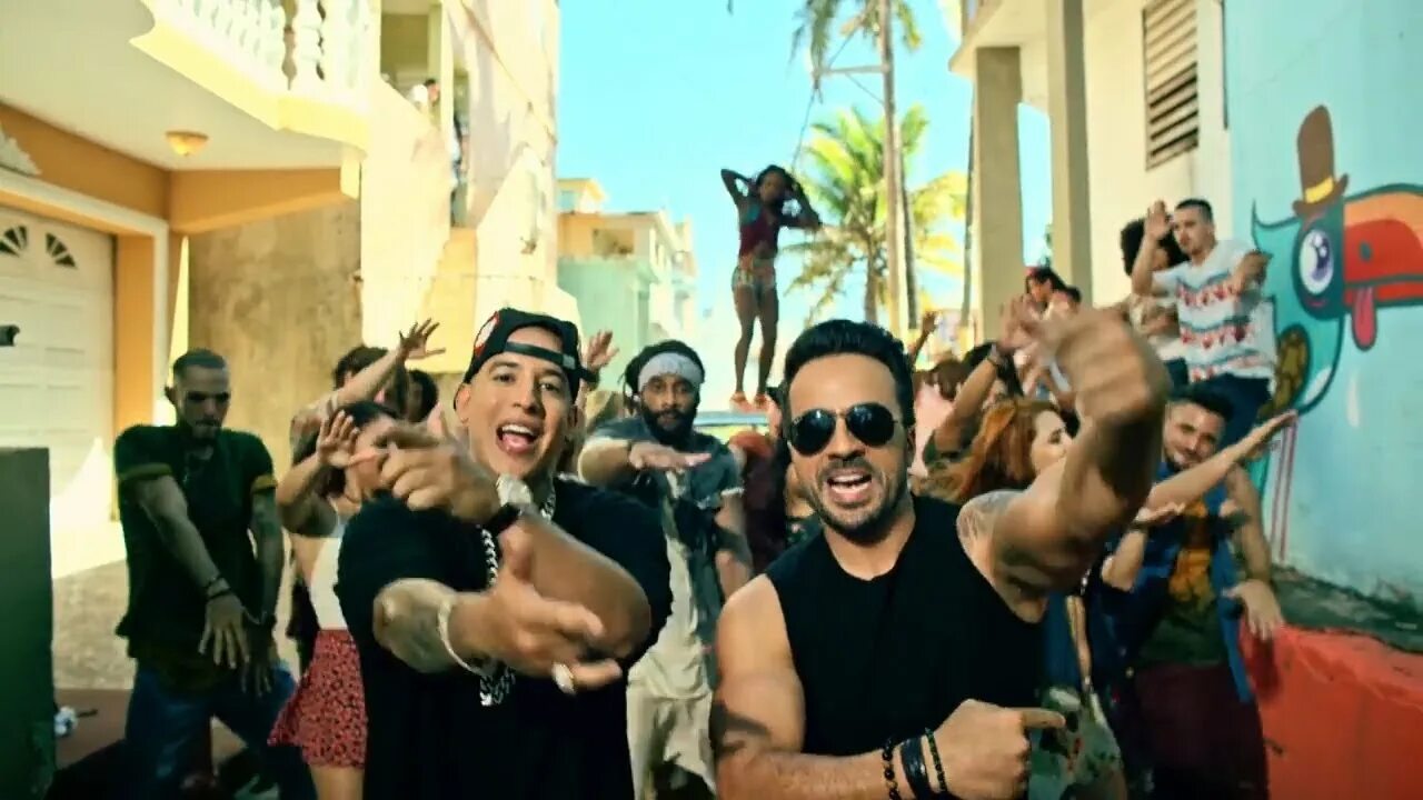 Luis fonsi feat daddy yankee despacito. Дэдди янки деспосито. despacito луис фонси клип. клипы самые популярные. самый популярный клип на ютубе.