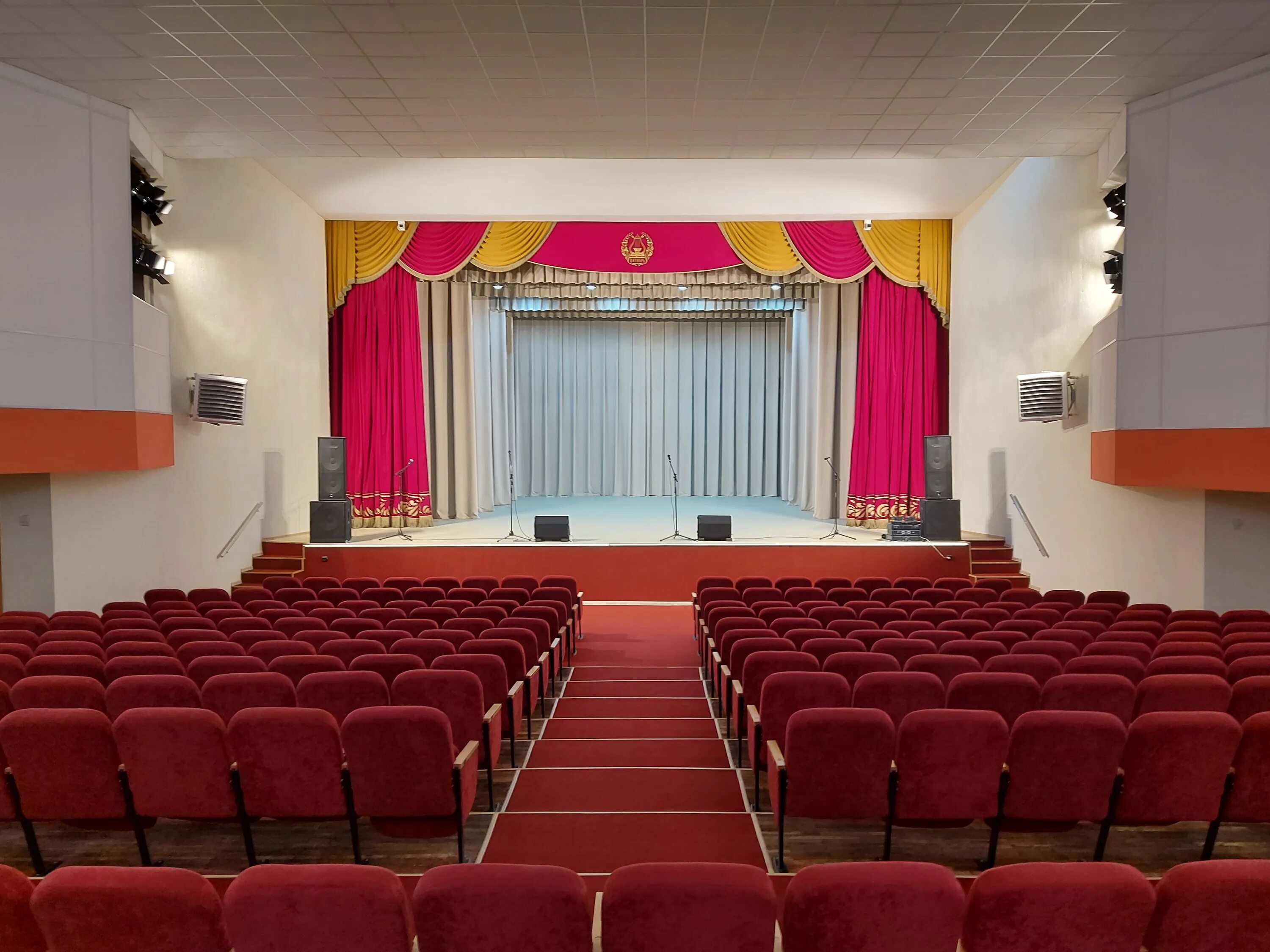 МУ ЦКиИ Октябрь, concert hall, Russia, Volzhsky, 39-y kvartal, Stalingradskaya u
