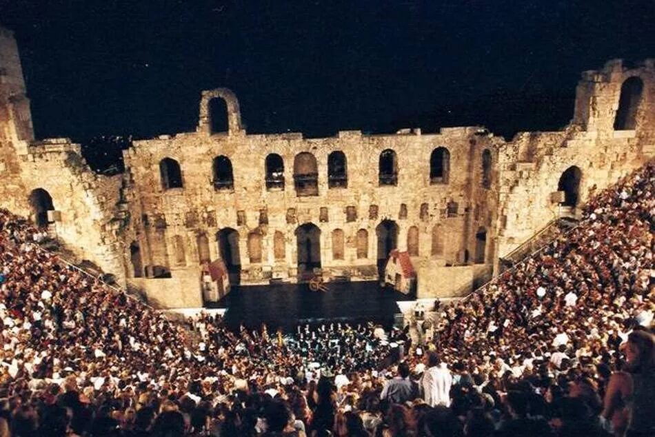 Древнегреческий театр остров Крит. Театр Одеон в Риме. Театр в Афинах. Театр в Афинах в древней Греции. Для жителей греции театр был