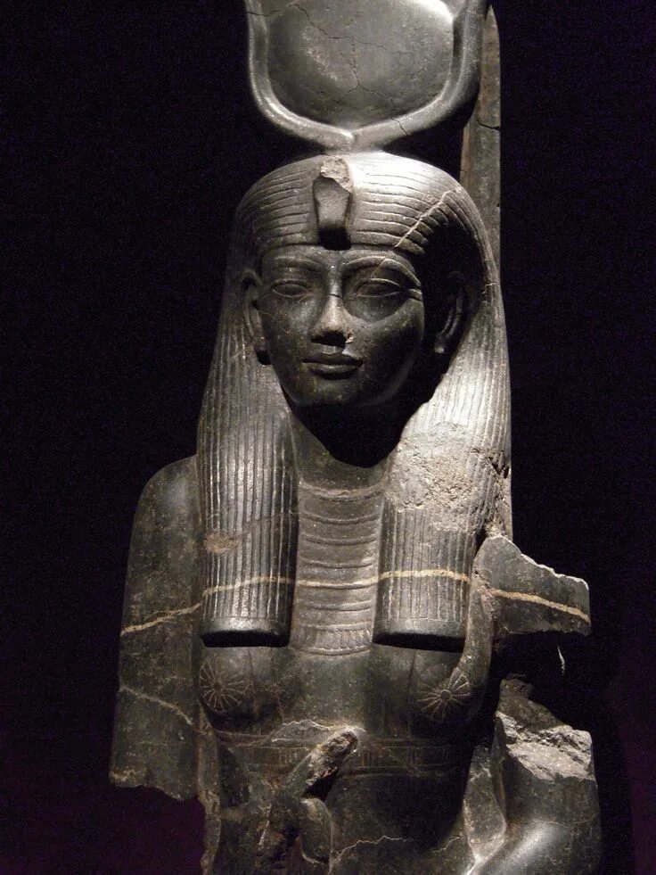Хатхор. Хатор богиня Египта. Хатхор статуя. Египет богиня Hathor. Богиня Хатхор в древнем Египте.