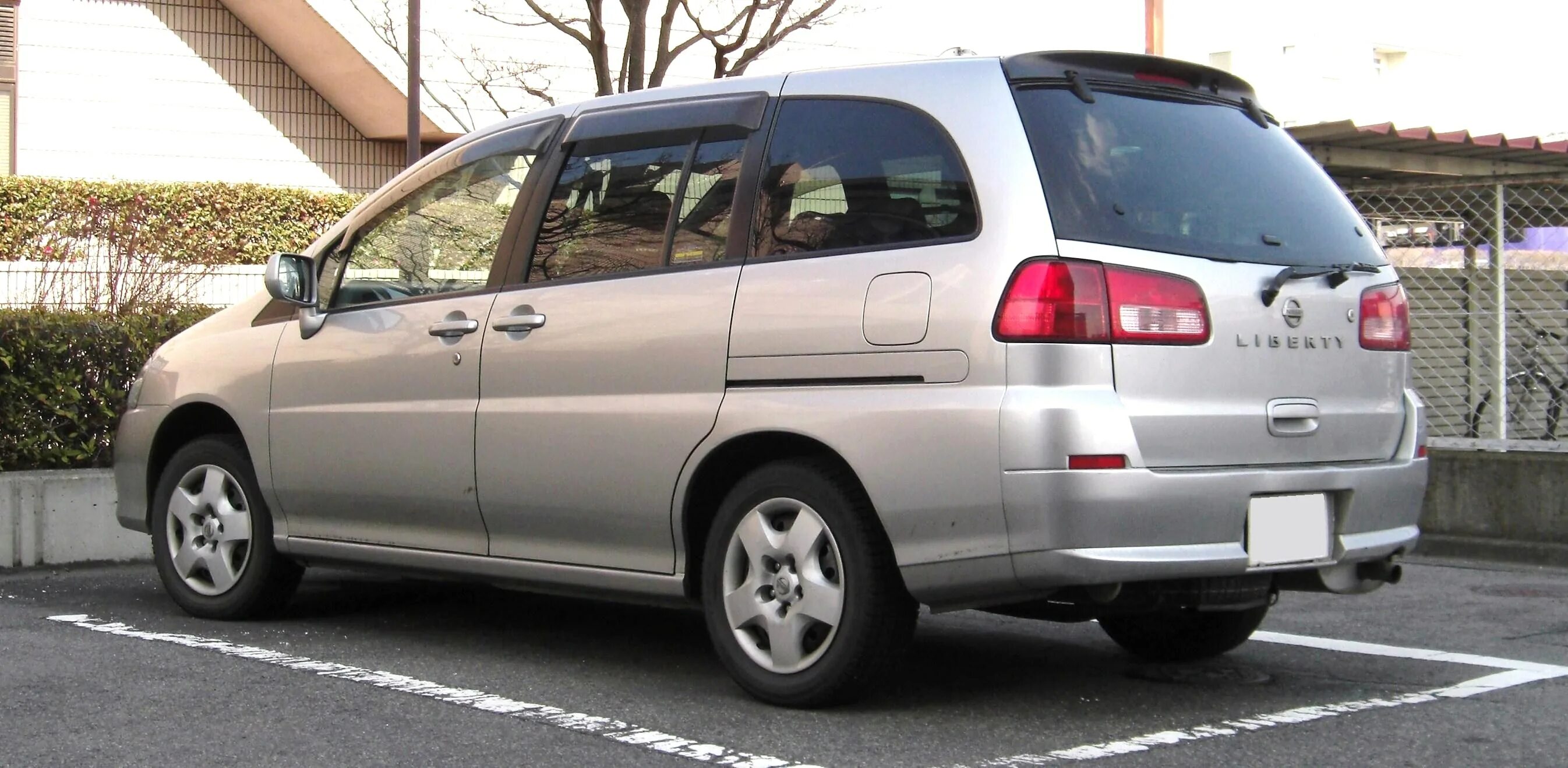 Либерти авто. Nissan liberty m12. ниссан либерти 2007. nissan liberty минивэн. nissan prairie 2001.