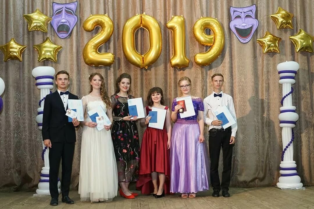 Выпуск 2019 школа. Выпускник 2019. Выпускной 9а. Выпускники 1 школы в 2019 году. Выпуск 2019 года школа.