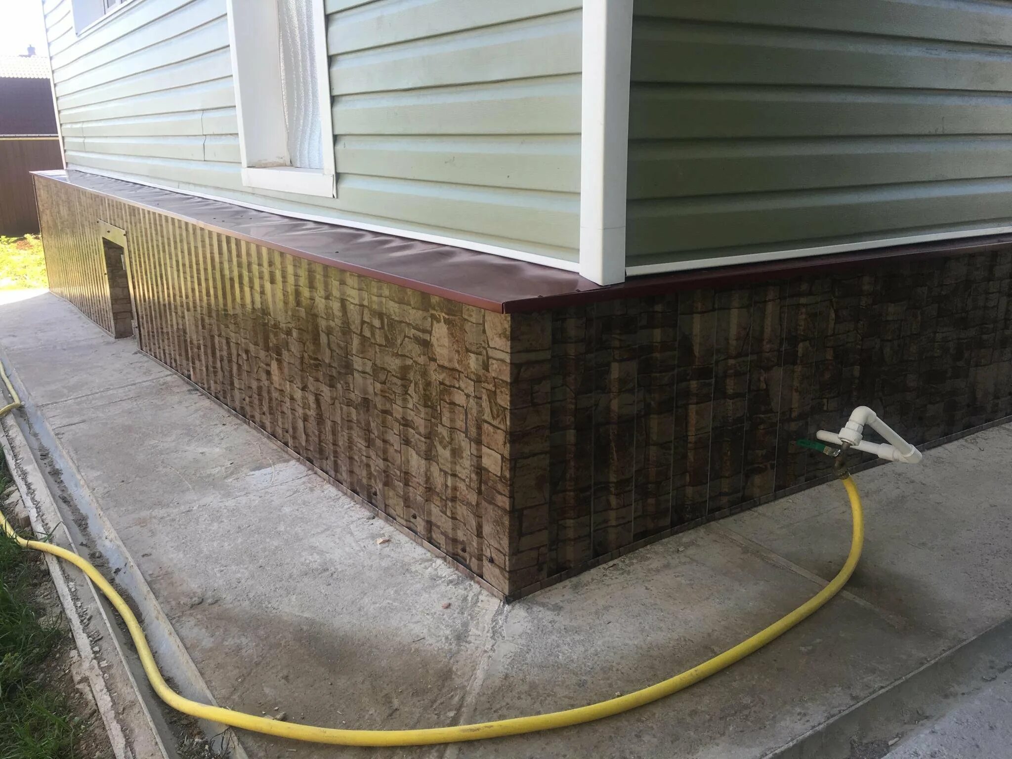 Отделка цоколя. Обшивка фундамента. Отделка фундамента. Обшивка цоколя. Отделка цоколя.