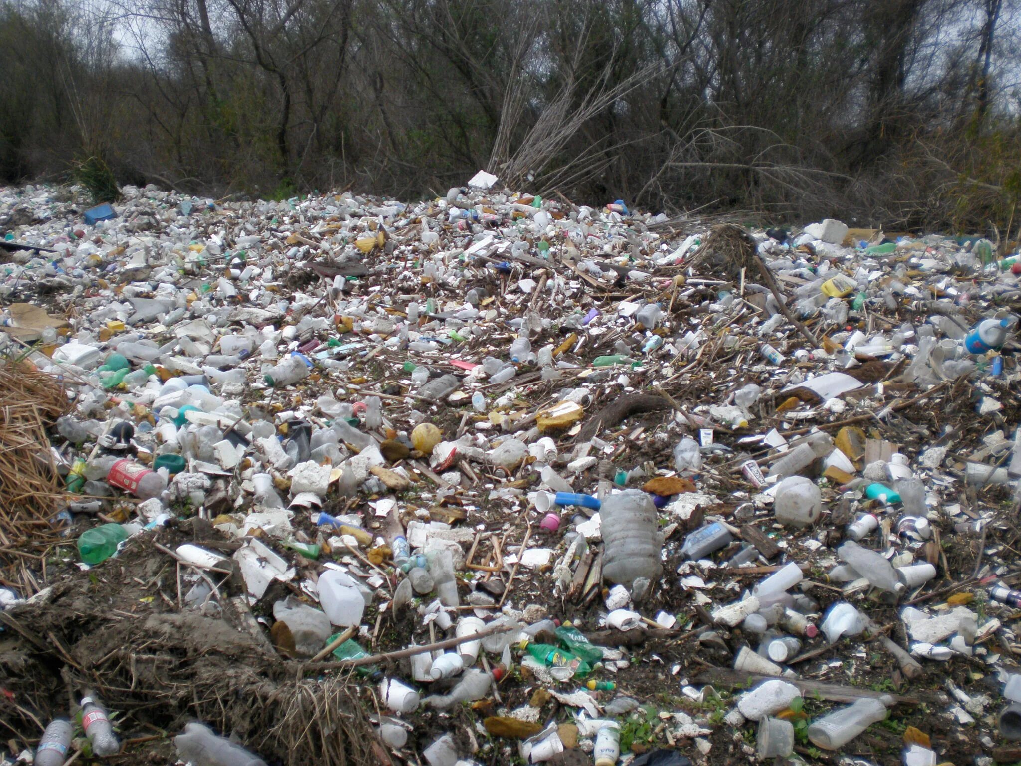 Отход жизнедеятельности. Экология отходы. Промышленные отходы. Пластик в природе. Отходы жизнедеятельности человека.