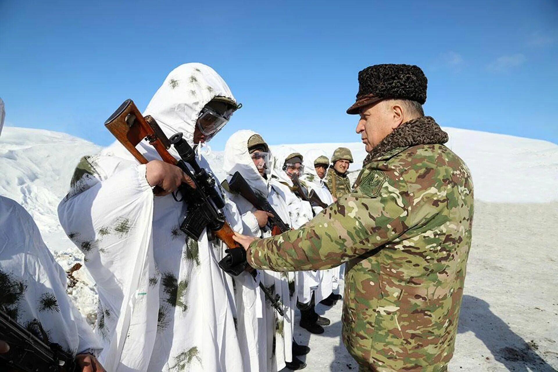 Новости азербайджана сегодня ахар аз. Азербайджанская армия. Начальник штаба погранвойск Азербайджана. Видео или фото военных. Полковник.