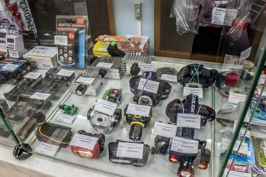 радиодетали сыктывкар. радиодетали ссср конденсаторы транзисторы микросхемы. радиодетали сыктывкар. советские радиодетали п301. радиодетали на рабочий стол.